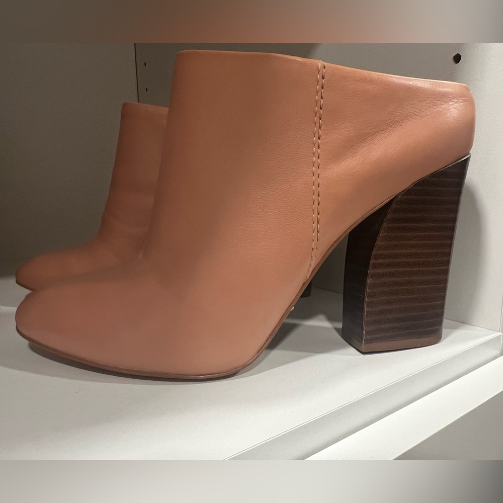 Pour La Victoire Peach All Leather Block Heel Mules 8.5